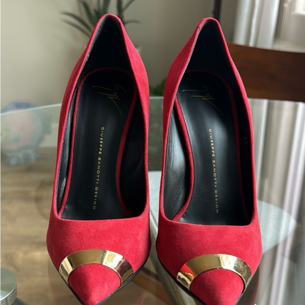 Giuseppe Zanotti Red Suede Pumps with Gold Accent
